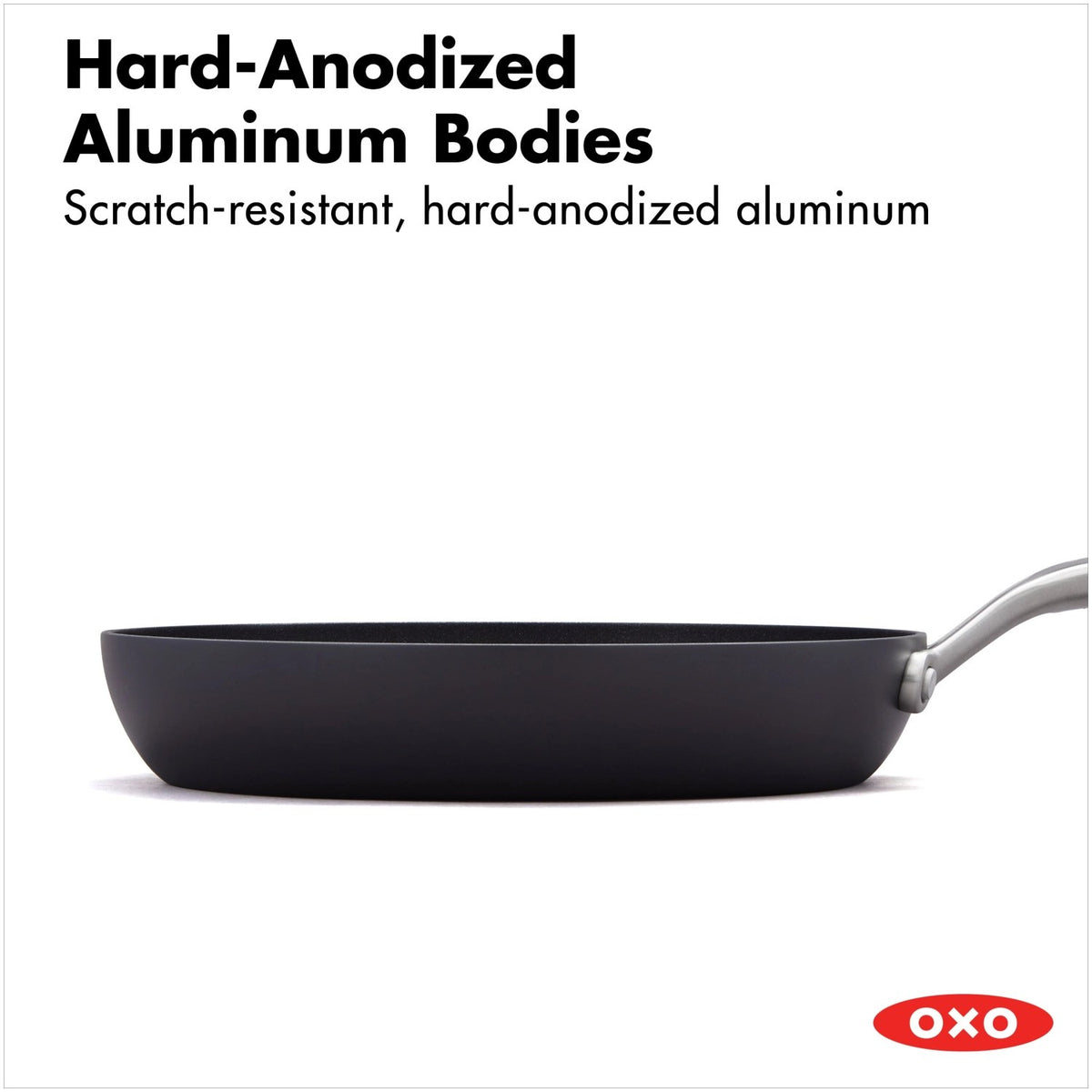 Schwarze OXO Bratpfanne mit Keramikbeschichtung, rundem Boden und hart-anodisiertem Aluminiumkörper, Durchmesser 20cm, schwarzer Griff.
