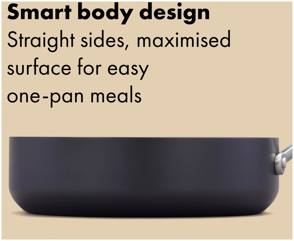 Schwarze OXO Ceramic Professional Bratpfanne aus hart-anodisiertem Aluminium mit Glasdeckel, keramischer Antihaftbeschichtung und Induktionsboden.
