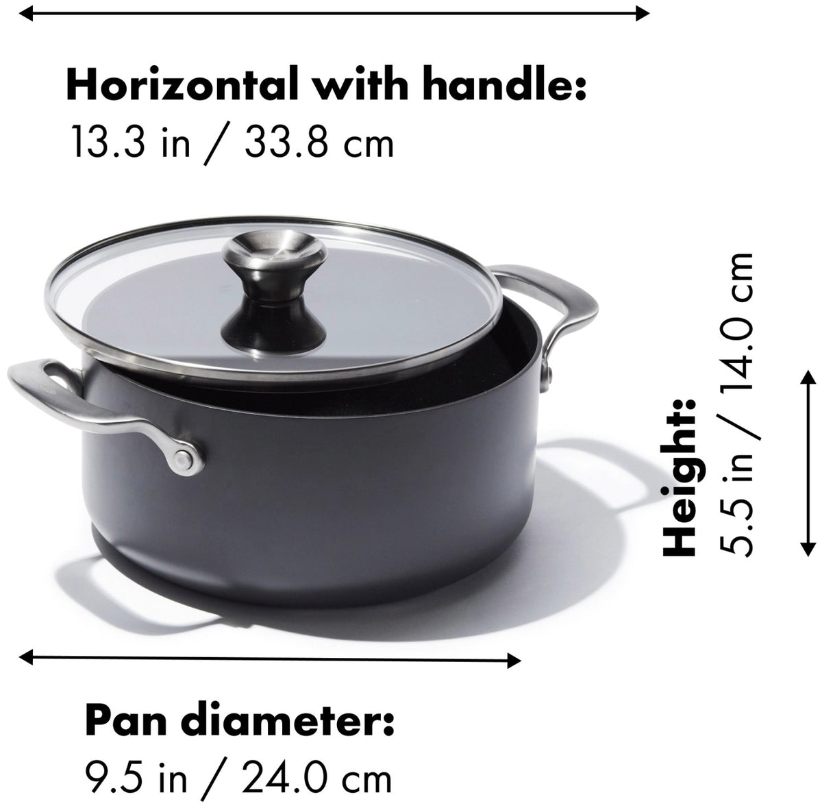 Schwarzer OXO Kochtopf mit Deckel aus gehärtetem Glas, Antihaftbeschichtung und hart-anodisiertem Aluminiumkörper, Durchmesser 24 cm.