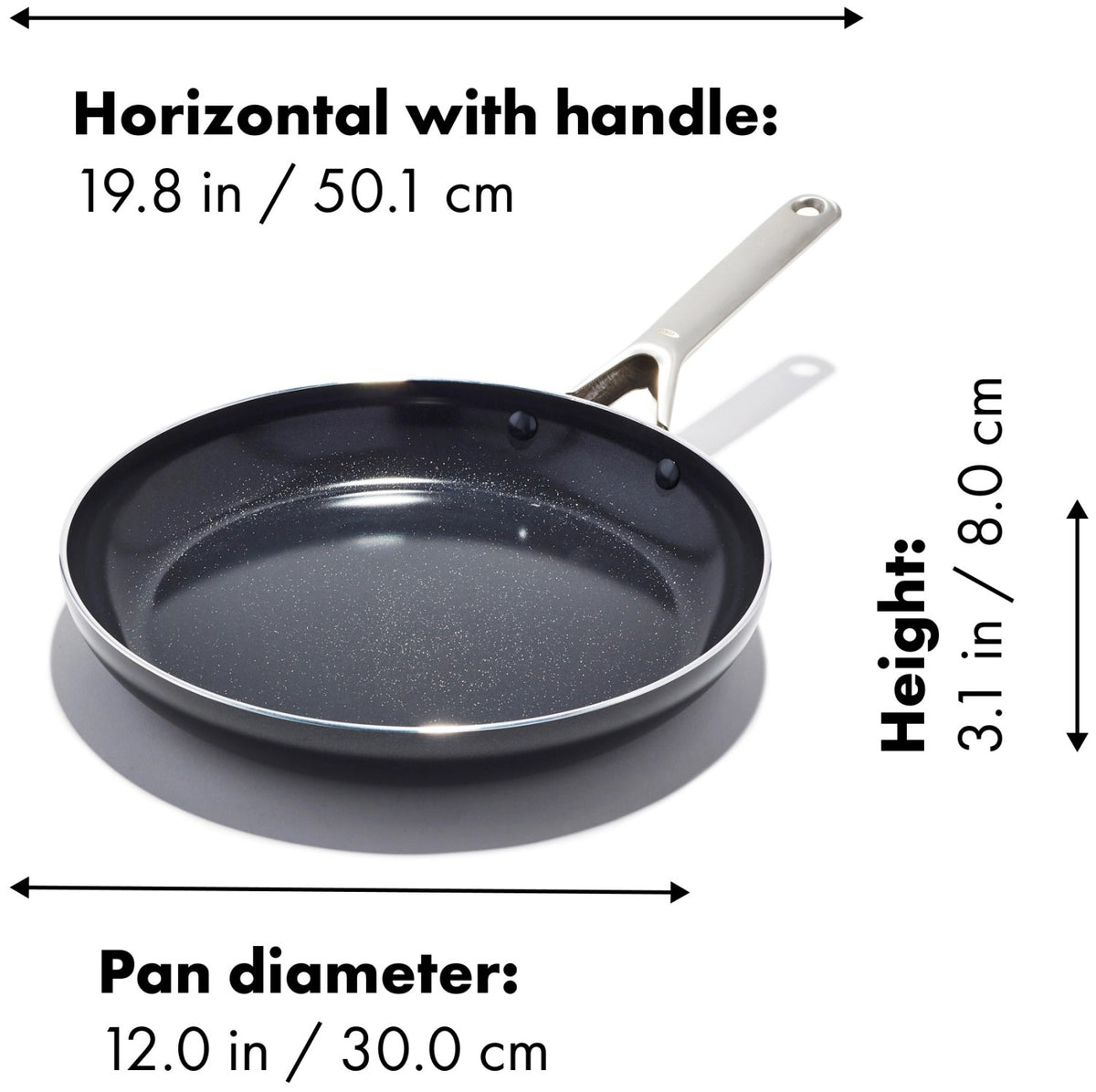 Schwarze Bratpfanne mit 30 cm Durchmesser, Antihaftbeschichtung im Inneren, Aluminiumkörper und ergonomischem Griff, Marke OXO.