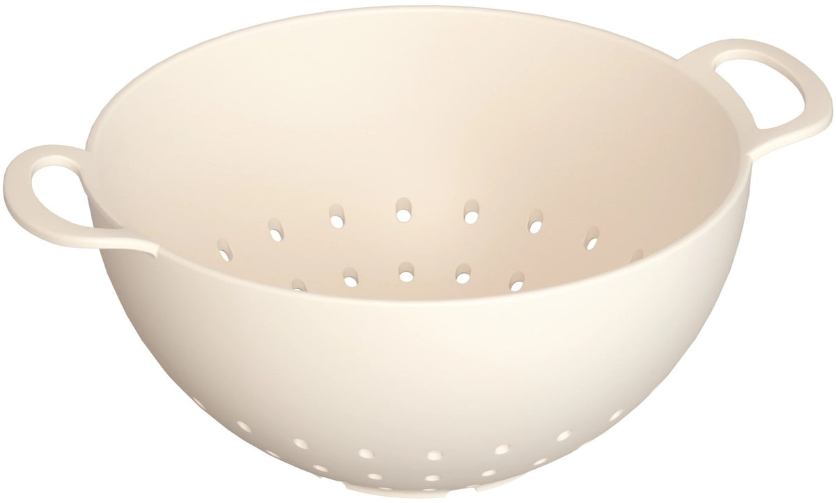 Kleines weisses Küchensieb aus Biopolymer-Material in Urban-Grey Optik, rund geformt, Masse 17x16x7.5cm, von MAGU.