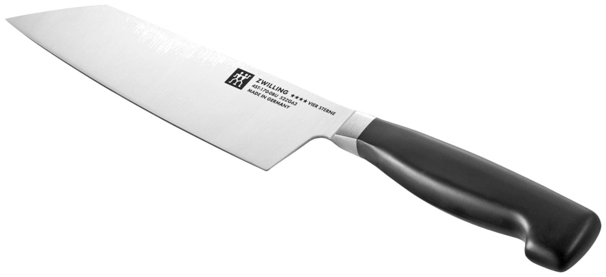 Zwilling Bunka Messer 17cm aus Chromstahl mit gerader Klinge, markanter Spitze und ergonomischem Griff auf neutralem Hintergrund.