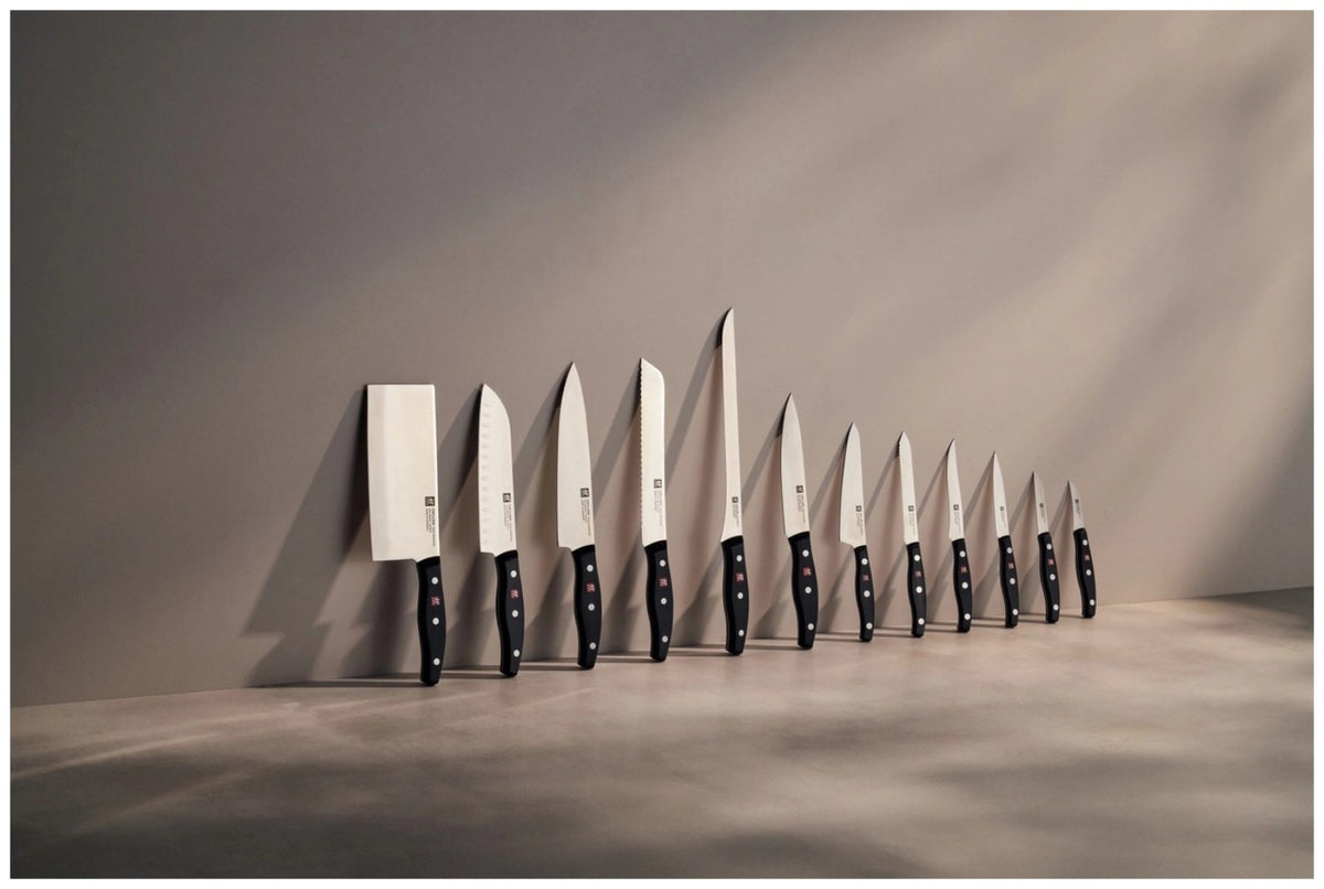 Zwilling Signature Gemüsemesser mit 8 cm Klinge aus Edelstahl, Griff im Drei-Nieten-Design, kurze Klinge für Obst und Gemüse.