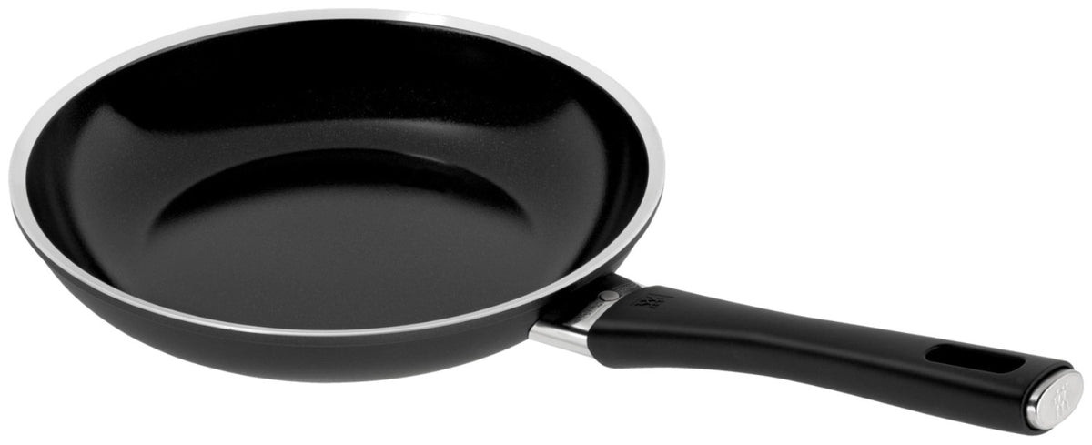 Schwarze Aluminium-Bratpfanne mit 24cm Durchmesser, Keramikbeschichtung, Temperaturindikator in der Pfannenmitte und flachem Induktionsboden.
