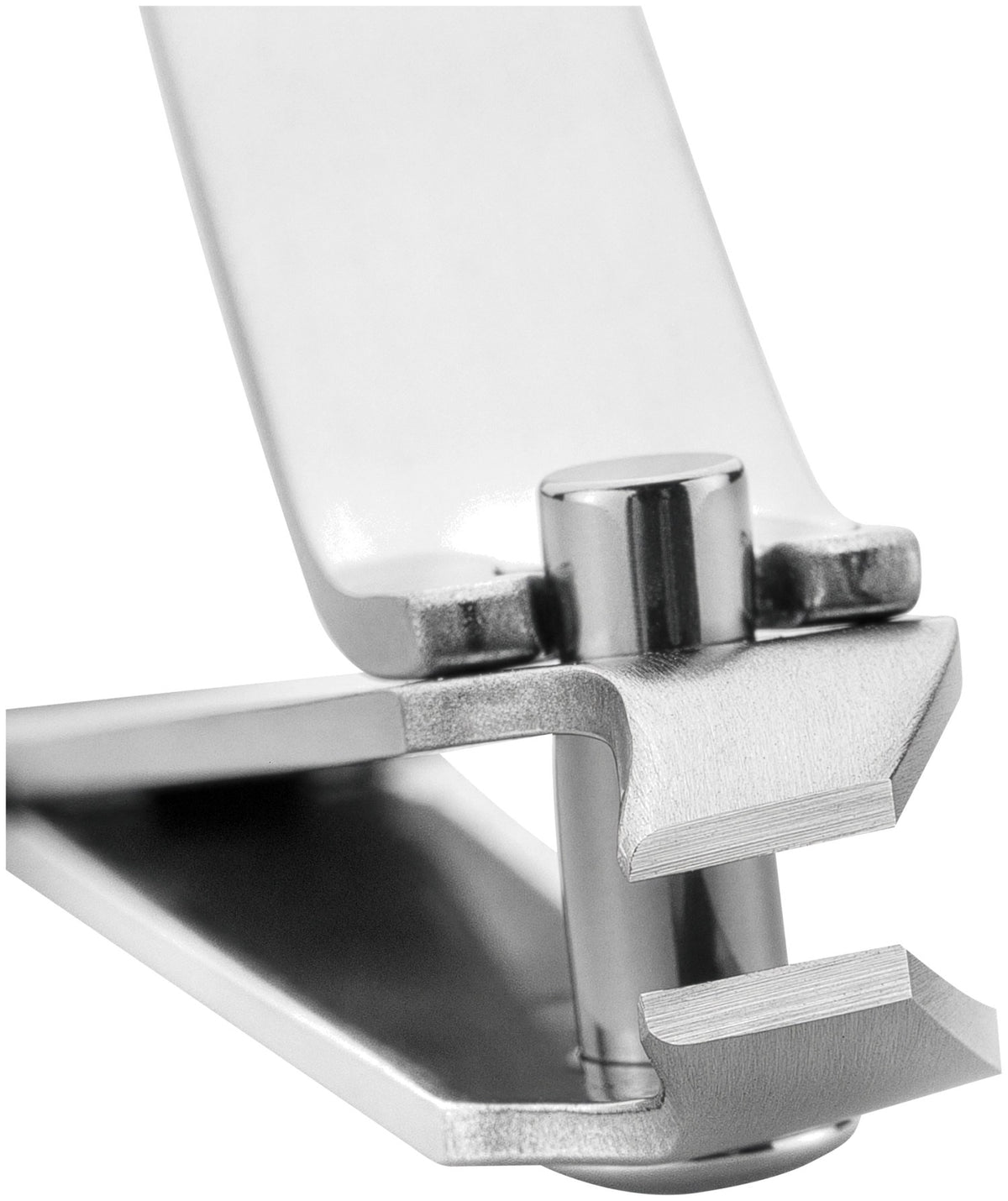 Silberner Nagelknipser abgewinkelt von Zwilling Beauty mit abgewinkelter Schneide und Hebelmechanik für Finger- und Fussnägel.