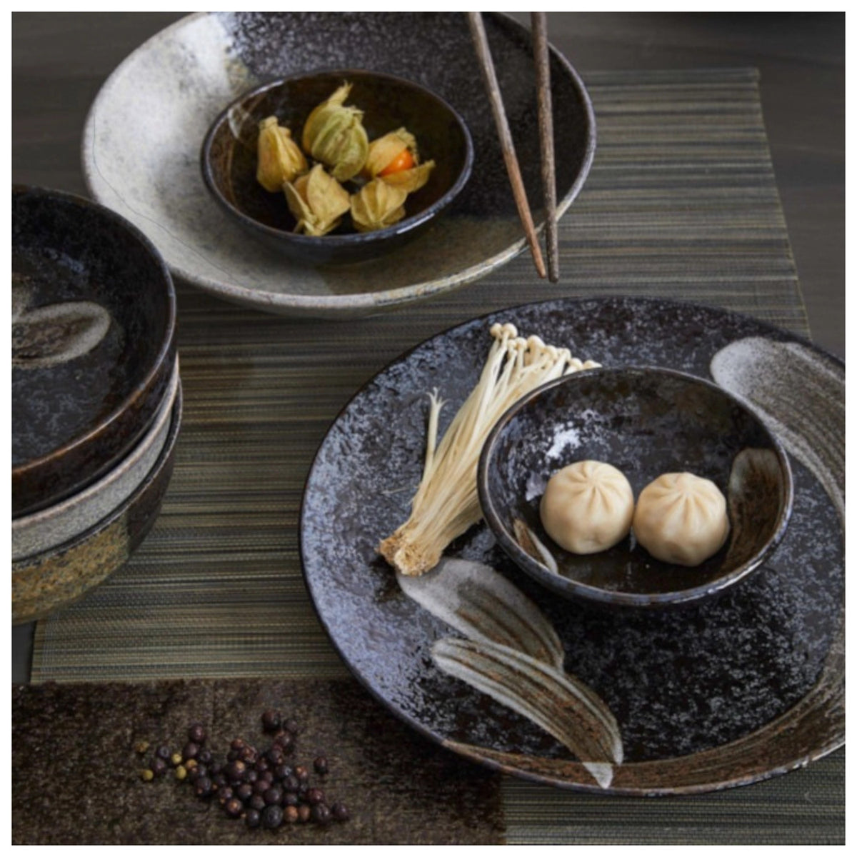 Mehrfarbiger Teller Arahake von Tokyo Design Studio, Produktfoto