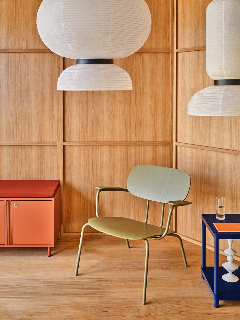 Eleganter New School Lounge N4NL01 Sessel aus hochwertigem Sperrholz, ideal für stilvolle Wohnräume und entspannende Momente.