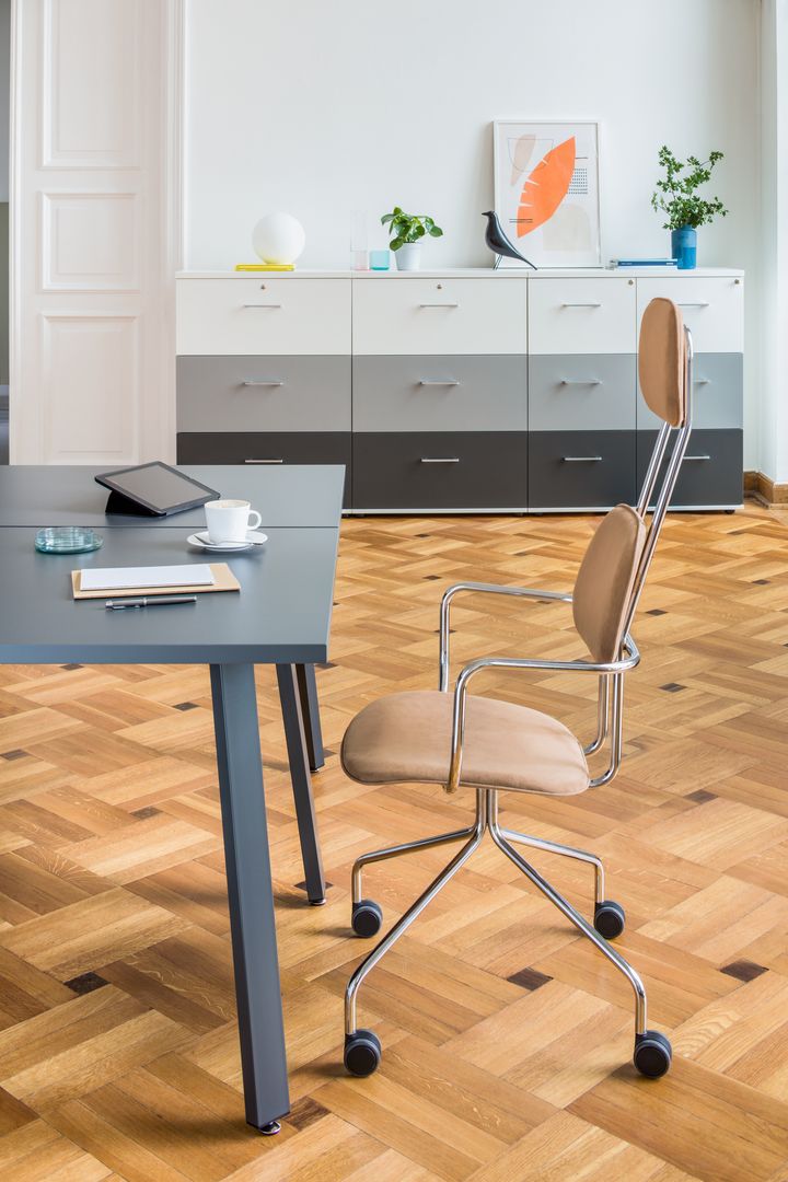 Ogi A Bench BAG0216: Moderner Doppelschreibtisch mit elegantem Design, perfekt für Teamarbeit und produktive Büros.