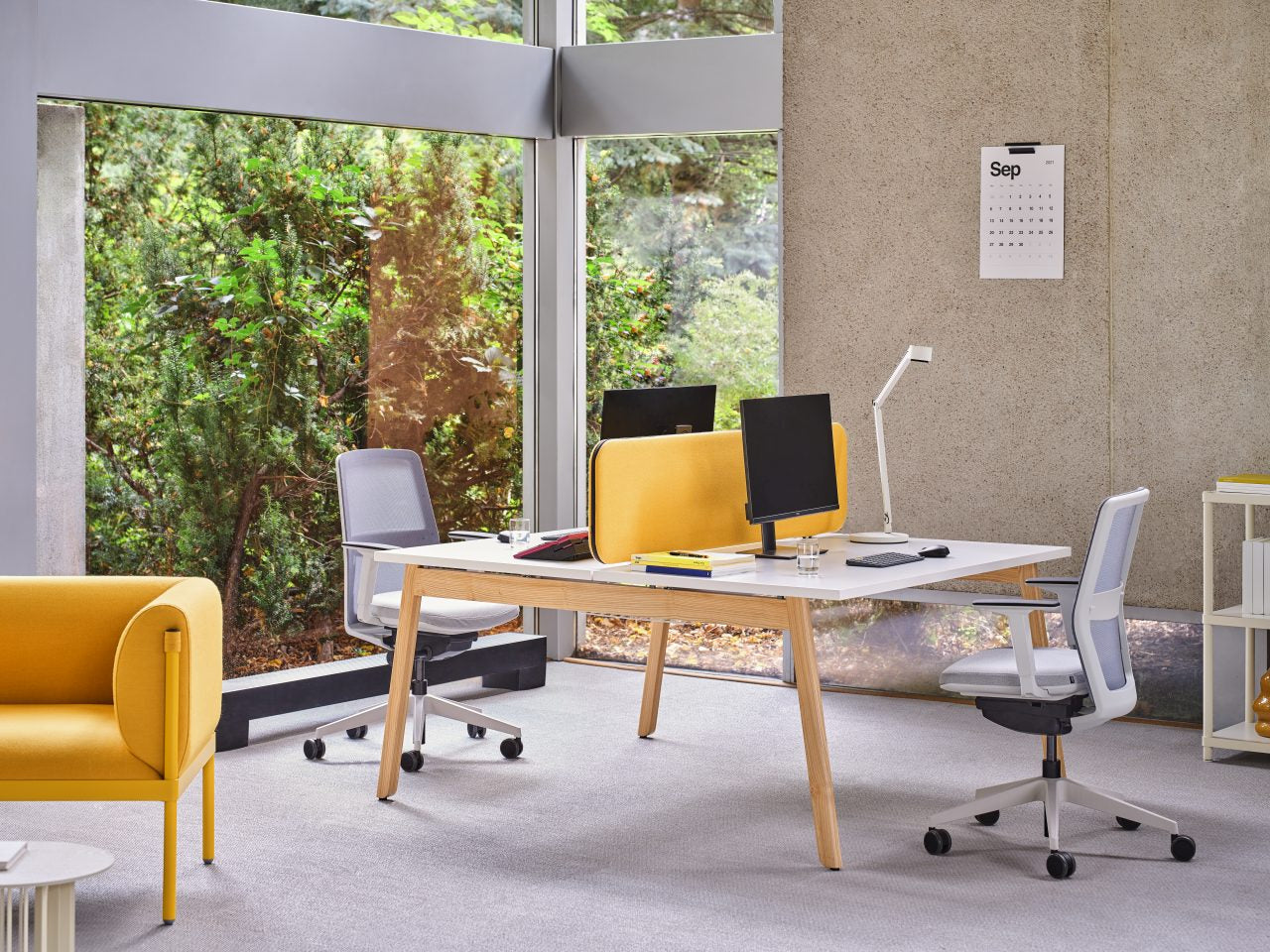 Eleganter Doppelschreibtisch Ogi B Bench BOB440E3 von Mdd, ideal für kreative Arbeitsumgebungen, vereint Funktionalität und modernes Design.