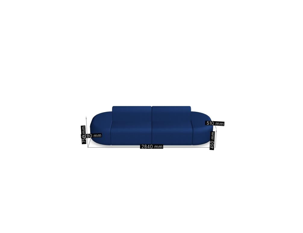 Bild des Artiko AT10: Ein modernes, doppelseitiges Sofa in heller, zurückhaltender Erscheinung mit klaren Linien, Holzfußgestell und großzügiger Sitzfläche – ideal zum Sitzen, Lesen oder Entspannen im Wohnzimmer.