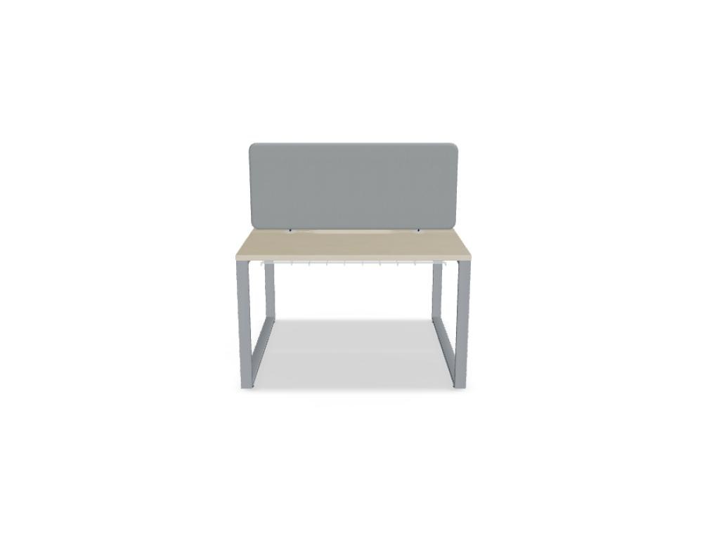 Doppelschreibtisch Ogi Q Bench mit Tischplatte in Honigeiche und schwarzem, pulverbeschichtetem Metallgestell, Ansicht von vorne.