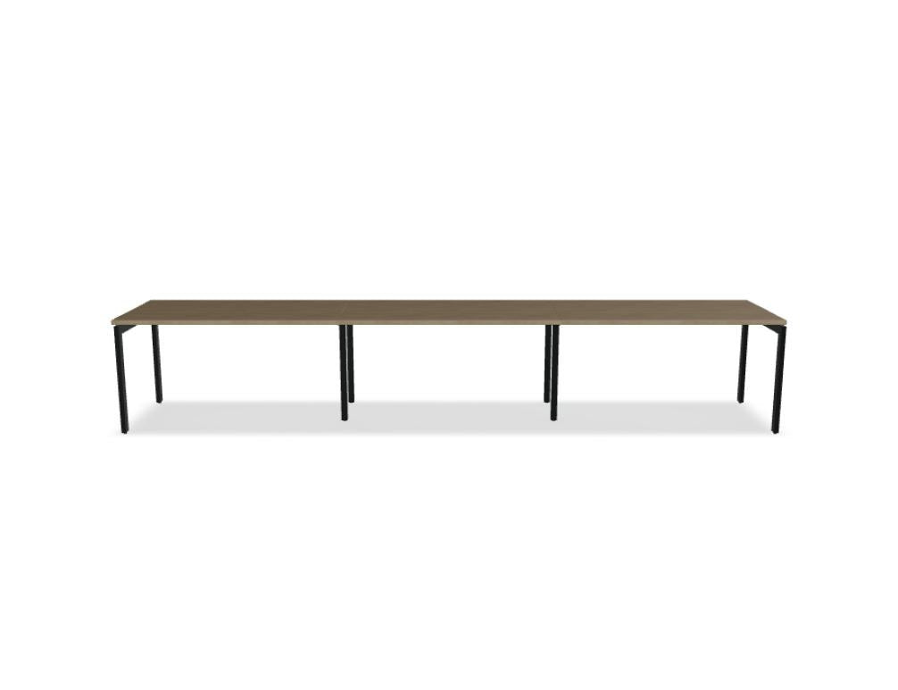 Schreibtisch Ogi U von Mdd mit Tischplatte in Honigeiche und pulverbeschichtetem, schwarzem Metallgestell im minimalistischen Design.