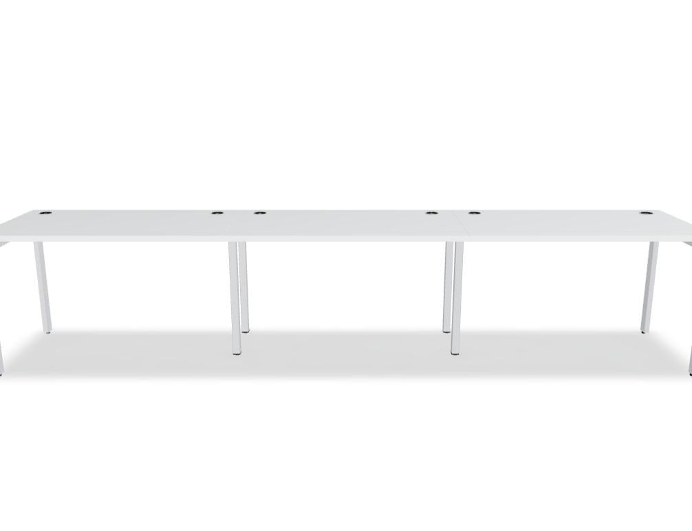 Schreibtisch Ogi U von Mdd mit Tischplatte in Honigeiche und pulverbeschichtetem, schwarzem Metallgestell im minimalistischen Design.
