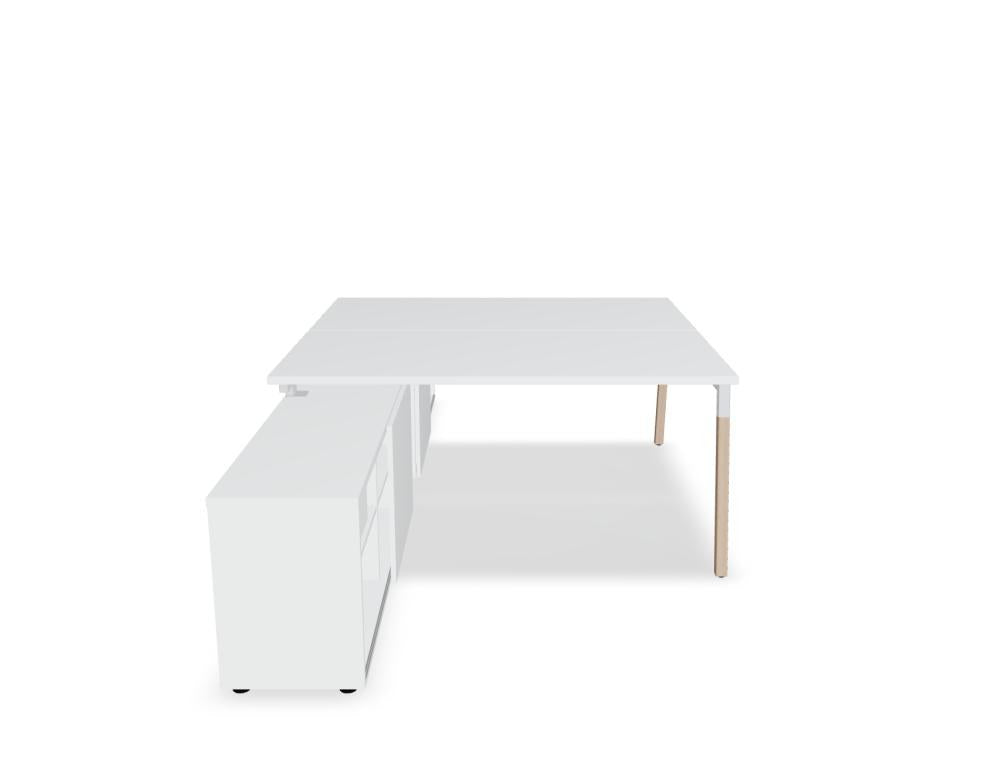 Doppelschreibtisch Ogi W Bench mit Platte in Honigeiche, Gestell aus Eschenholz und schwarzem Metallrahmen, für zwei Arbeitsplätze.