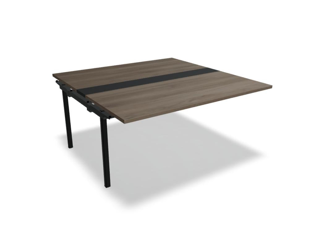 Bild zeigt den Tisch Ogi Y SY16 aus der Esstisch-Kollektion von MDD, Holzoptik, quadratischer Esstisch mit schlanken Beinen, helles Finish und eleganter Gesamtwirkung.