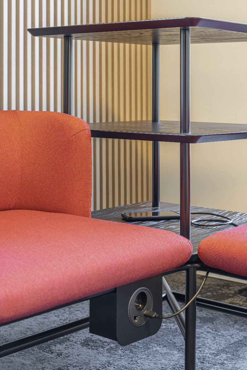 Modernes Sofa Agora AR13 von Mdd, das durch seine ansprechende Form und hochwertige Materialien besticht, perfekt für jedes Wohnambiente.