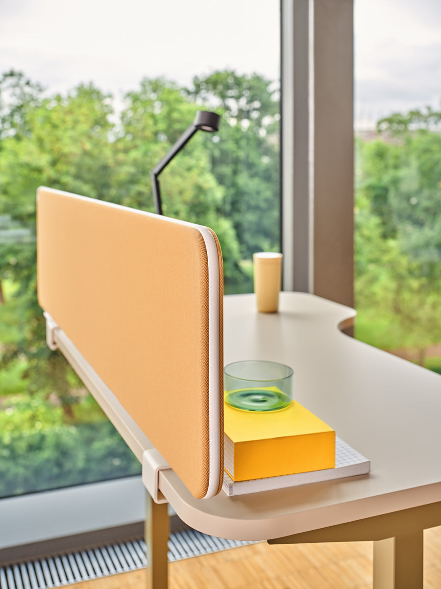Sonic ZPS610 Akustikpaneel für Schreibtische, elegantes Design, verbessert die Akustik und fördert eine produktive Arbeitsumgebung.