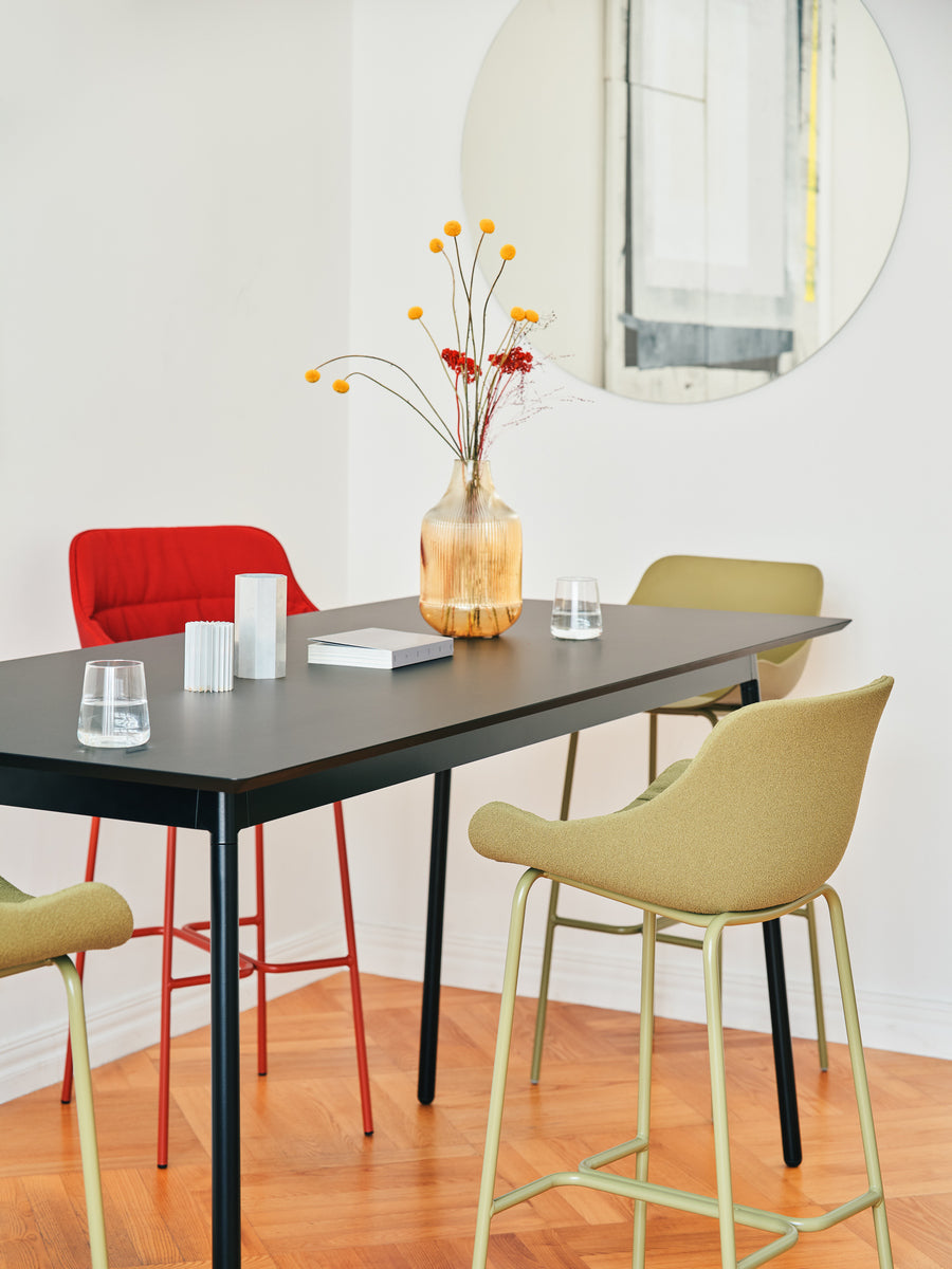 Eleganter Baltic Soft Duo BL5P24H Barhocker von Mdd, ideal für stilvolle Bars und Restaurants, vereint Komfort und modernes Design.