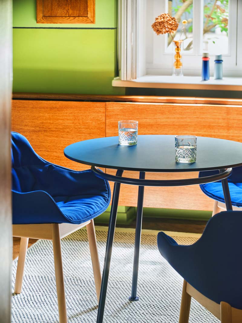 Eleganter Baltic Soft Duo BL5P14 Stuhl mit stabiler Holzbasis und komfortablen Armlehnen, perfekt für moderne Inneneinrichtungen.