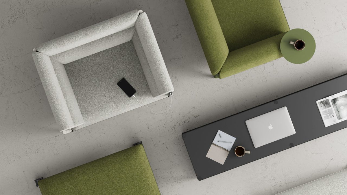 Moderner Sessel Stilt SISH1 mit stilvoller hoher Rückenlehne, ideal für gemütliche Stunden in zeitgemäßen Interiors.