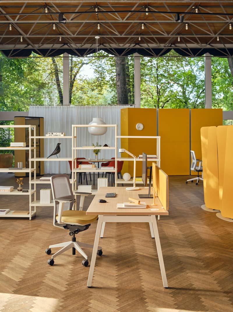 Stylisches Twin ZUT36 Paneel in Holzdesign, perfekt für kreative Büroumgebungen und zur persönlichen Arbeitsplatzgestaltung.