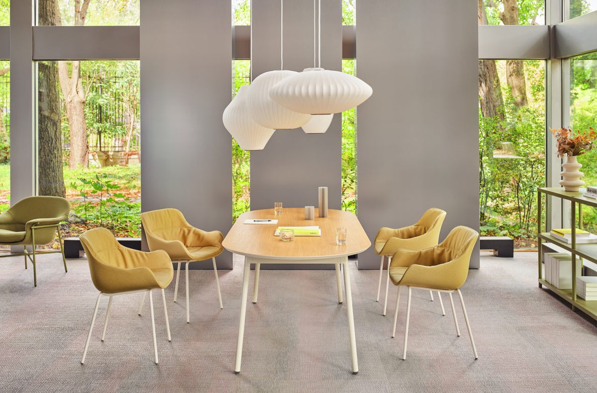 Esstisch Unit von Mdd mit schwarzer matter FENIX-Tischplatte, Metallgestell mit Aluminiumprofil und schwarzen Kunststofffüssen.