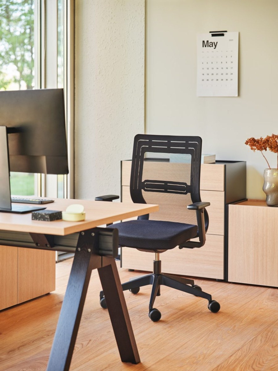 Viga V204LM - Schreibtisch mit Managerschrank in Dunkle Walnuss präsentiert im Onlineshop von KAQTU Design AG. Schreibtisch ist von Mdd