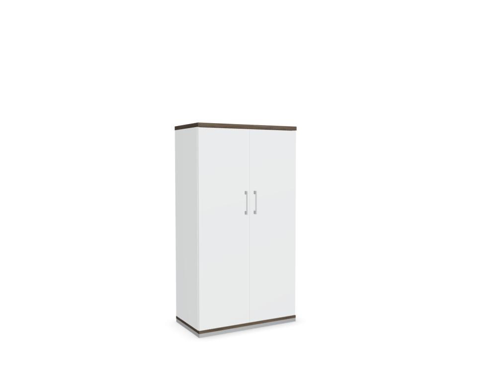 Kleiderschrank mit Front in Eiche Natur und Korpus in Weiss Pastell, Melaminplatte mit ABS-Umleimer, Aluminiumgriffe, rechteckige Form.