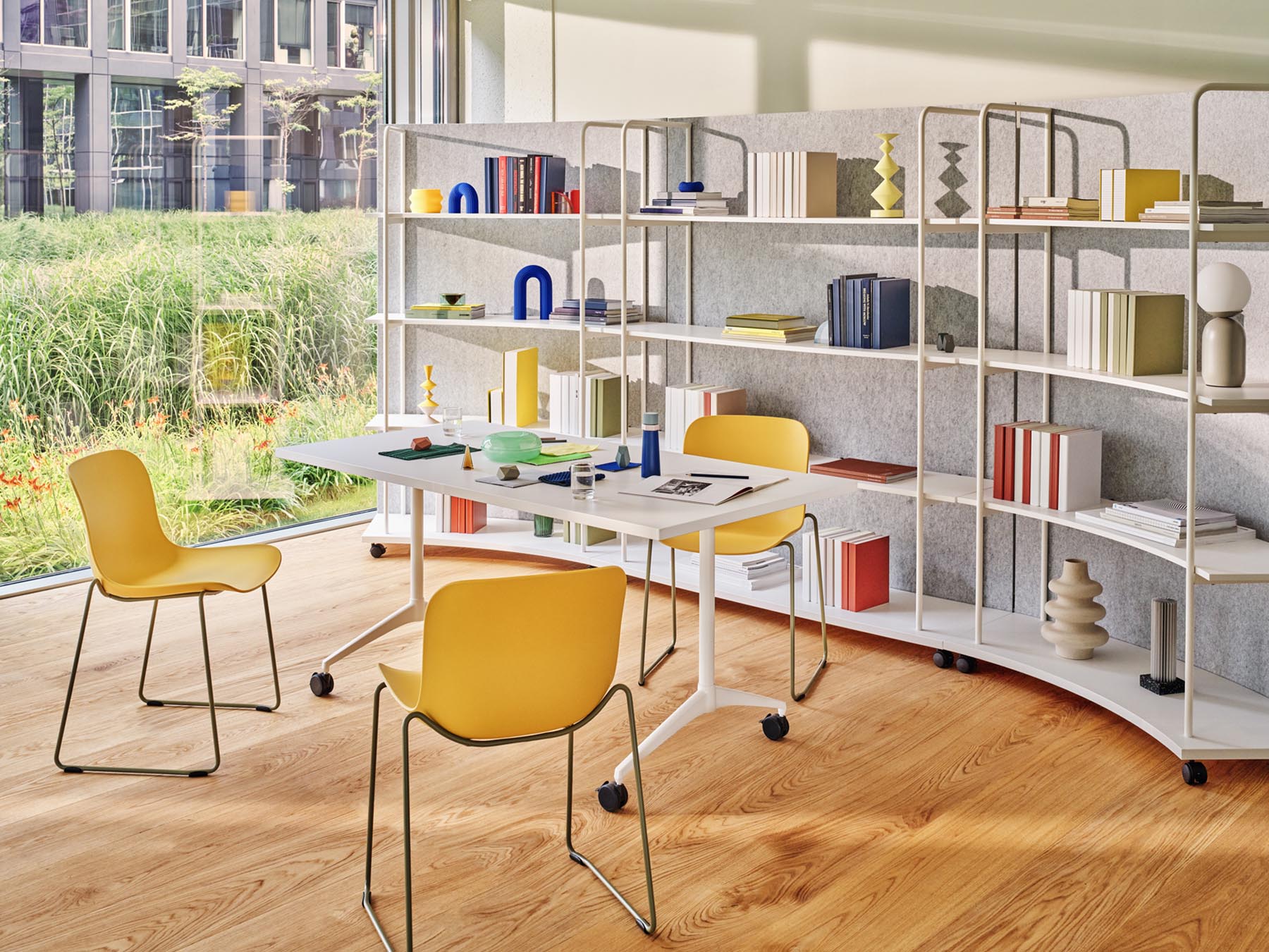 Eleganter Baltic 2 Basic BLK1P28 Stuhl mit stilvollem Kufen-Gestell, das modernes Design und Komfort vereint, perfekt für jedes Wohnambiente.