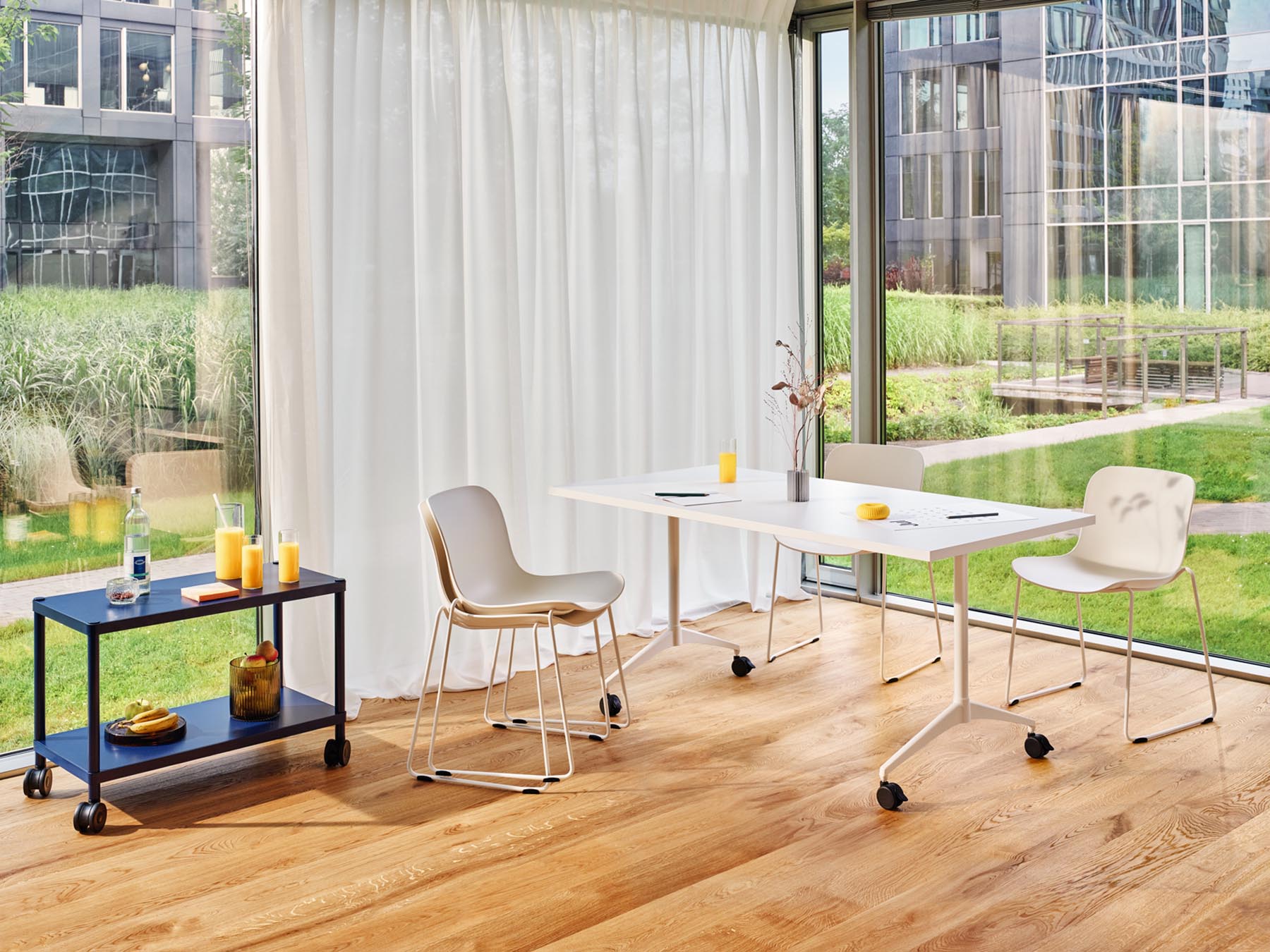 Moderner Baltic 2 Basic BLK1P28 Stuhl mit stilvollem Kufen-Gestell, ideal für einladende Wohn- und Arbeitsbereiche.