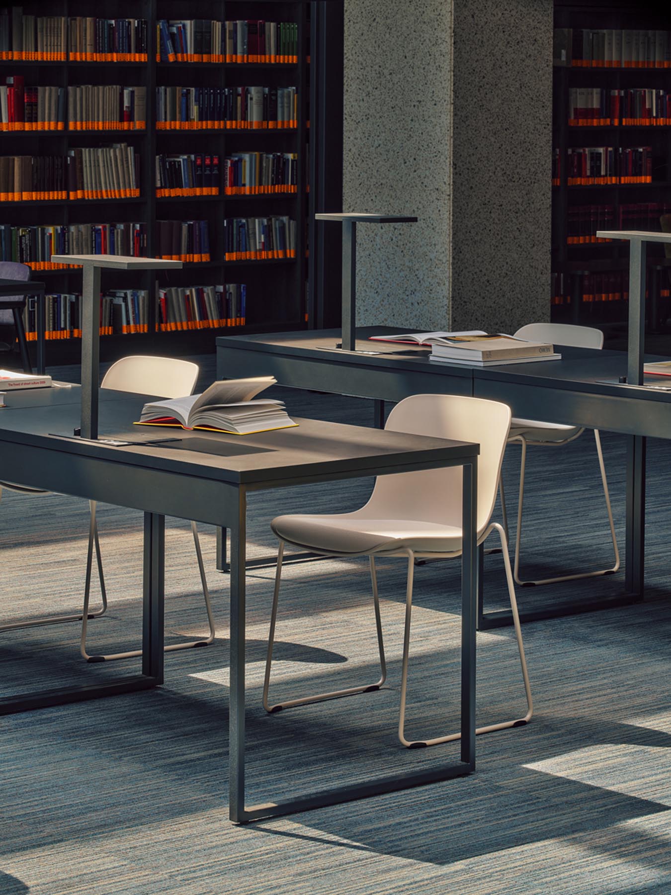 Eleganter Baltic 2 Remix Stuhl mit stilvollem Kufen-Gestell, ideal für moderne Innenräume und komfortables Sitzen.
