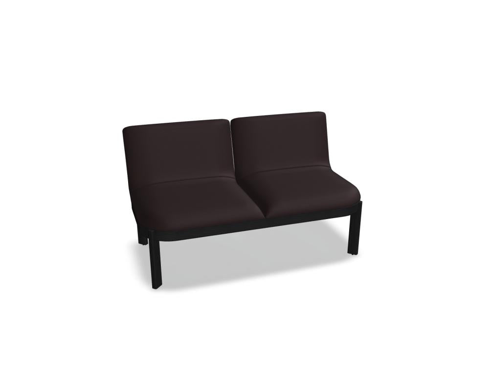 Sitzbank Ramp RMP232 von MDD in ruhigen Holz- und Metall-Tönen, kompakt geformt, ideal für Ess- oder Wartebereiche, stabile Struktur und moderne Linie.