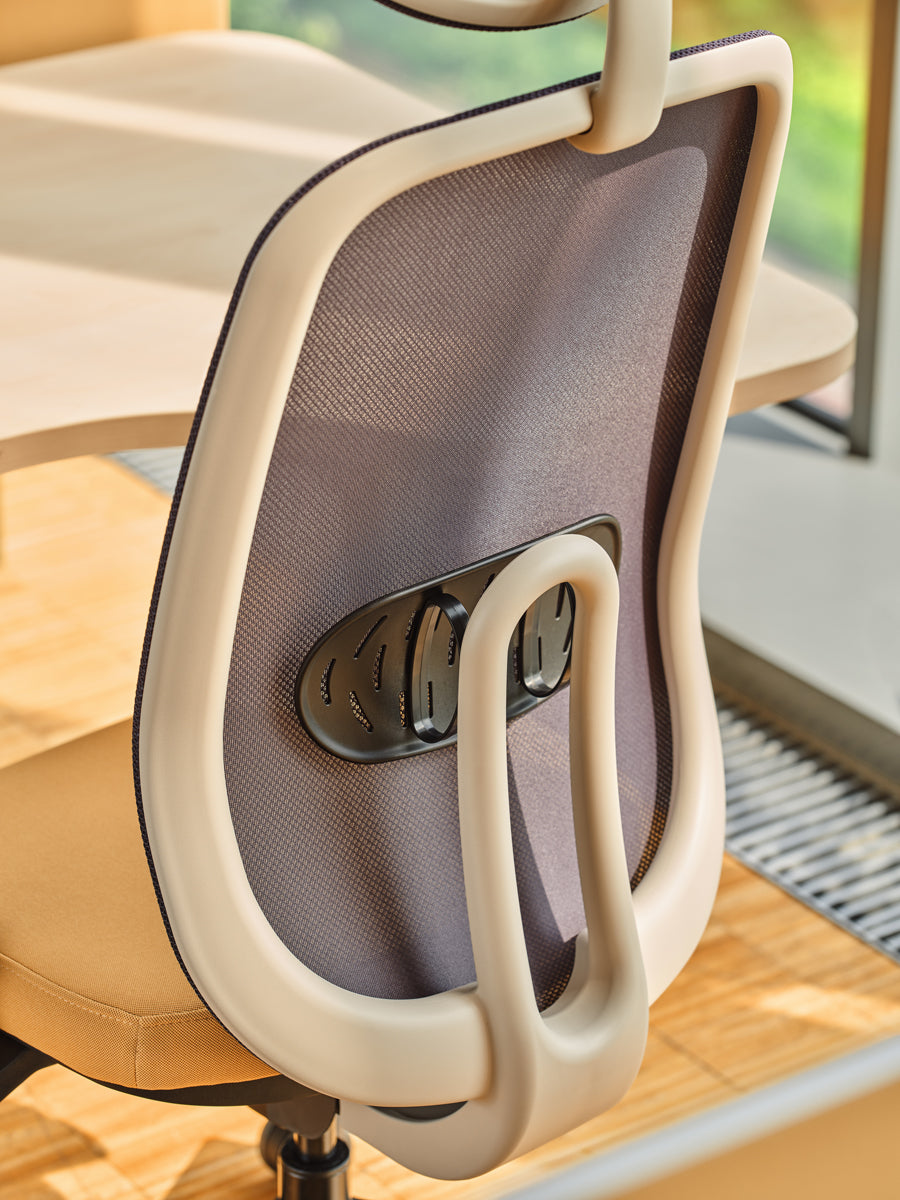 Moderner Ollie OLL01 Bürostuhl, der Komfort und Design vereint, ideal für produktives Arbeiten in jedem Büro.