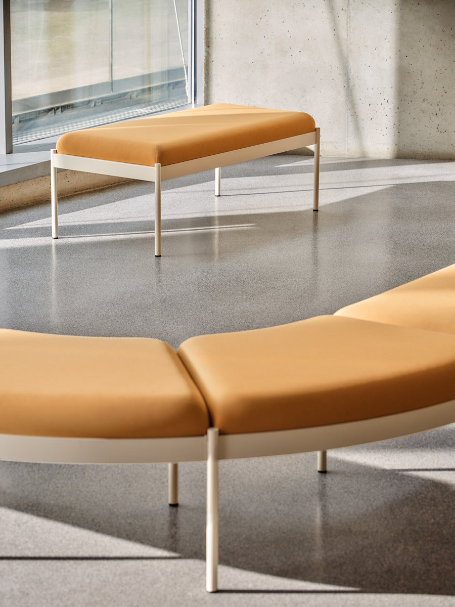 Elegantes modulares Sofa Nora NOR102 von MDD in modernem Grau, ideal für flexible Raumgestaltungen und gemütliche Sitzgelegenheiten.