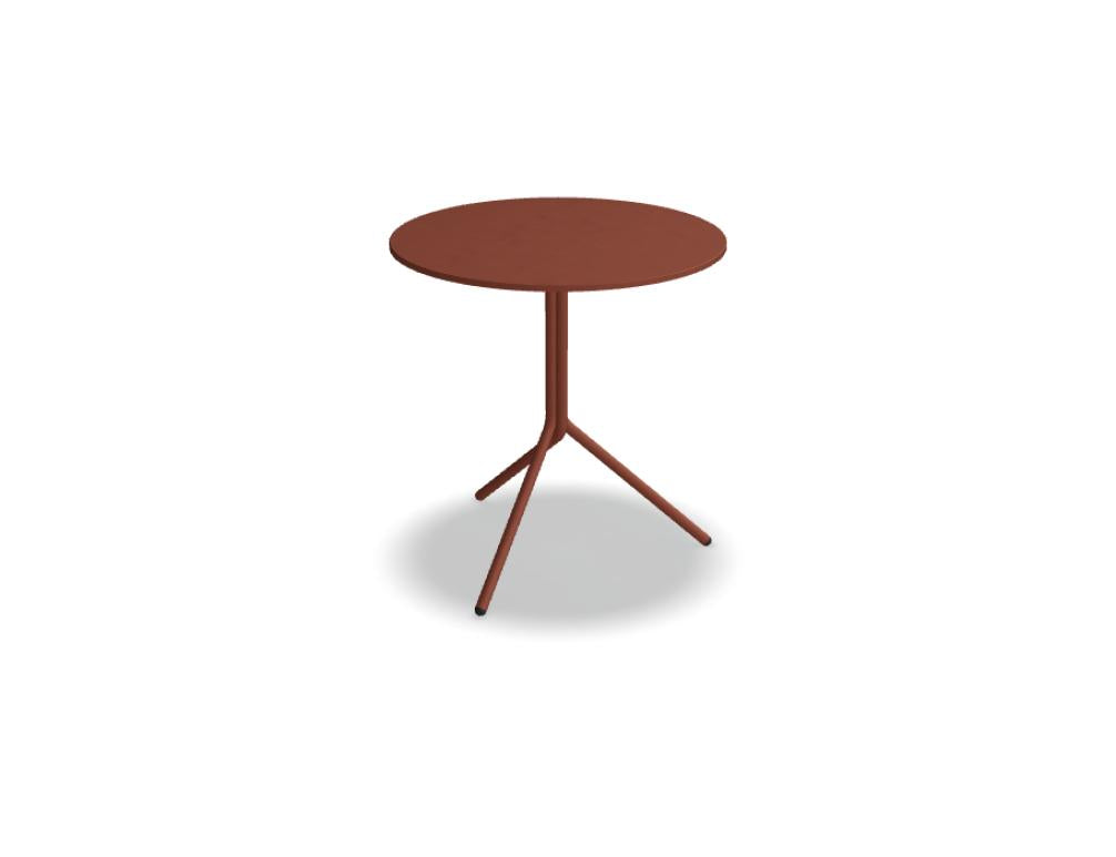Runder Cafeteriatisch Luna mit ziegelroter, pulverbeschichteter Stahlplatte und dreibeinigem Stahlrohrgestell, Ø 70 cm, Höhe 73 cm.