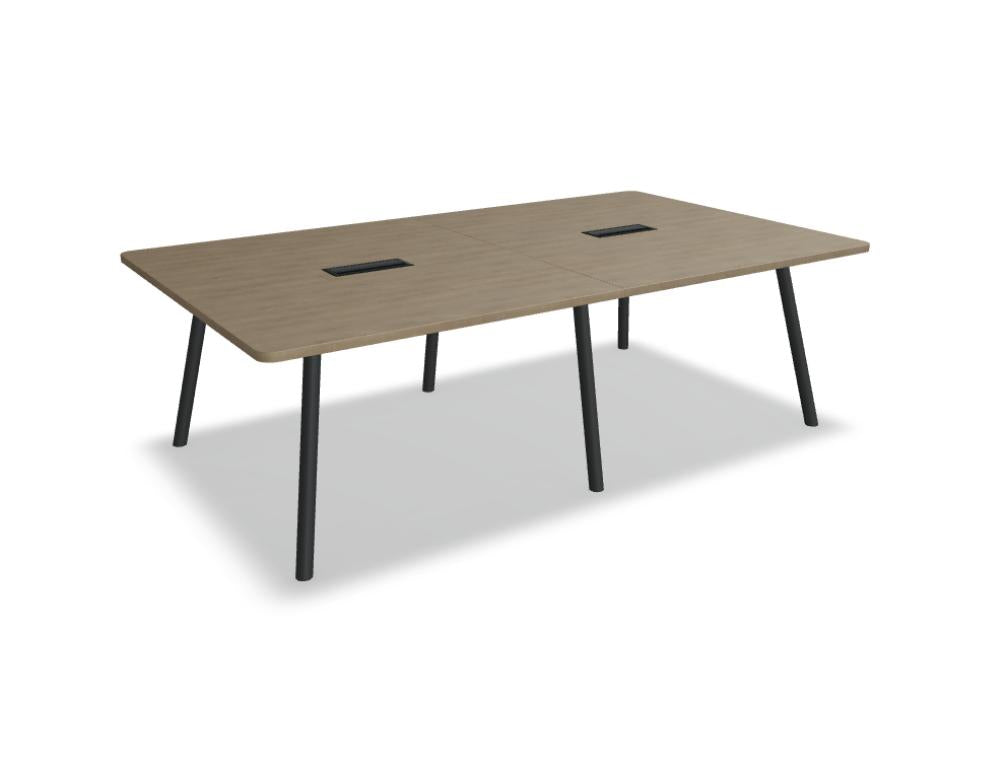 Bild eines modernen Esstischs Echo ETM1424R von MDD, unbeholfen im Zentrum, heller Holzton, klare Linien, langer rechteckiger Esstisch mit matten Metallbeinen in einem hellen Wohnzimmer.