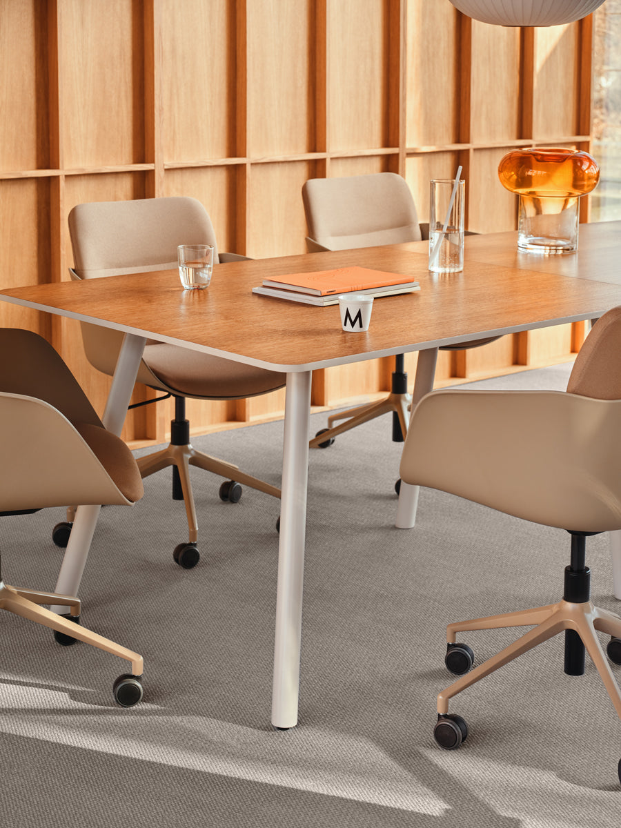 Moderner Esstisch Echo ETF1024R von MDD, aus hochwertigem Holz, ideal für gesellige Runden und geschmackvolle Wohnräume.