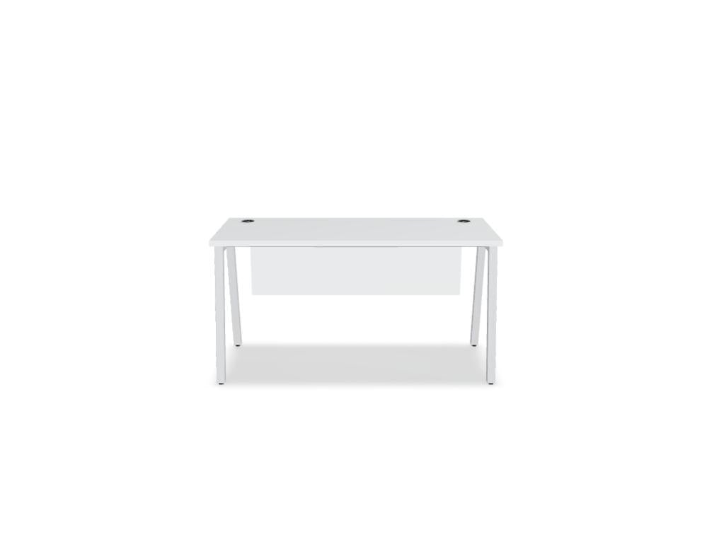 Schreibtisch Ogi M von Mdd mit Tischplatte in Honigeiche und schwarzem Metallgestell im 40x40 mm Profil, schräge Beine.