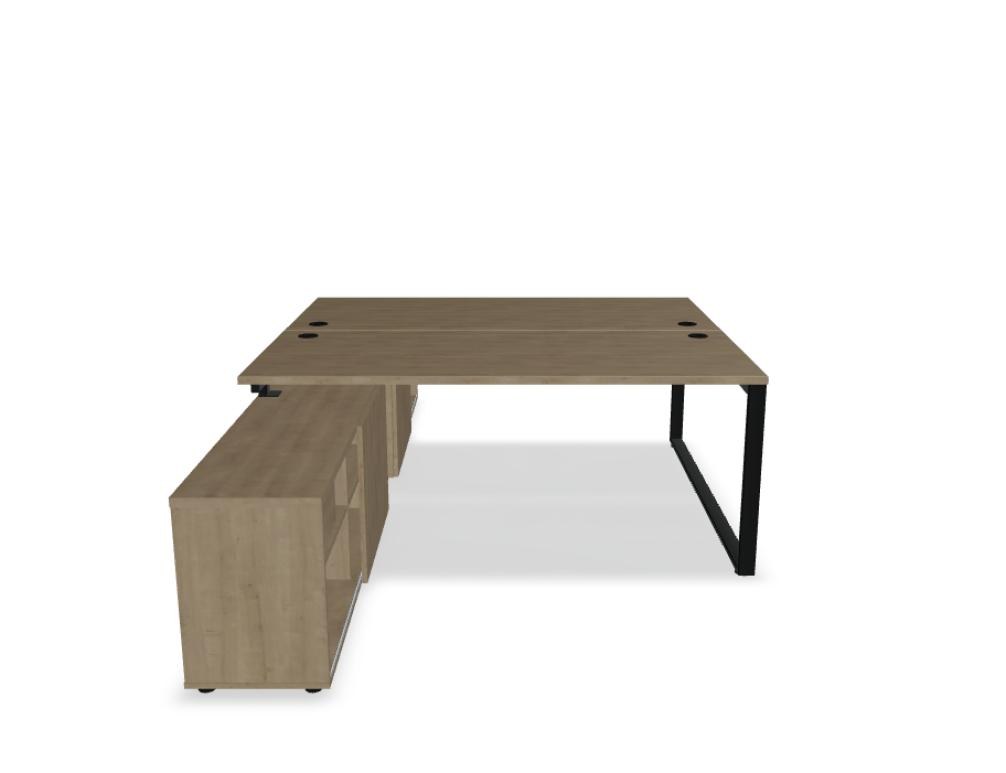 Doppelschreibtisch Ogi Q Bench mit Tischplatte in Honigeiche und schwarzem, pulverbeschichtetem Metallgestell, Ansicht von vorne.