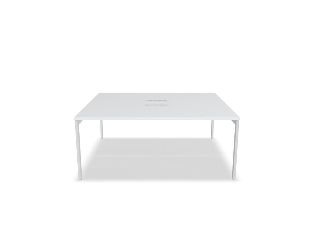 Doppelschreibtisch Ogi U Bench von Mdd mit Melaminplatte in Honigeiche und schwarzem Metallgestell, für zwei Arbeitsplätze.