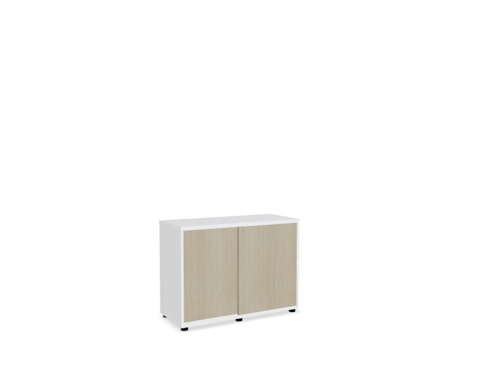 Schiebetürenschrank mit Front in Eiche Natur, Korpus und Bodenplatte in Weiss Pastell, aus Melaminplatten mit ABS-Umleimer gefertigt.