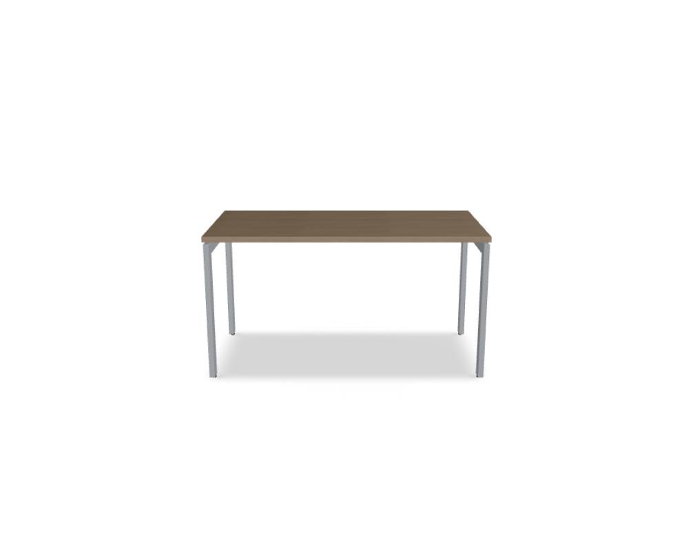 Schreibtisch Ogi U von Mdd mit Tischplatte in Honigeiche und pulverbeschichtetem, schwarzem Metallgestell im minimalistischen Design.