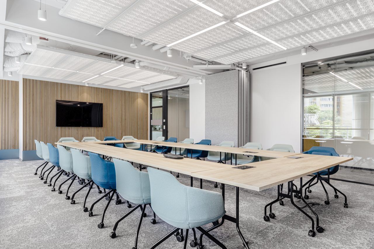 Vielseitiger Klapptisch Easy PFT02 von Mdd, perfekt für Meetings und Events, vereint Funktionalität mit elegantem Erscheinungsbild.