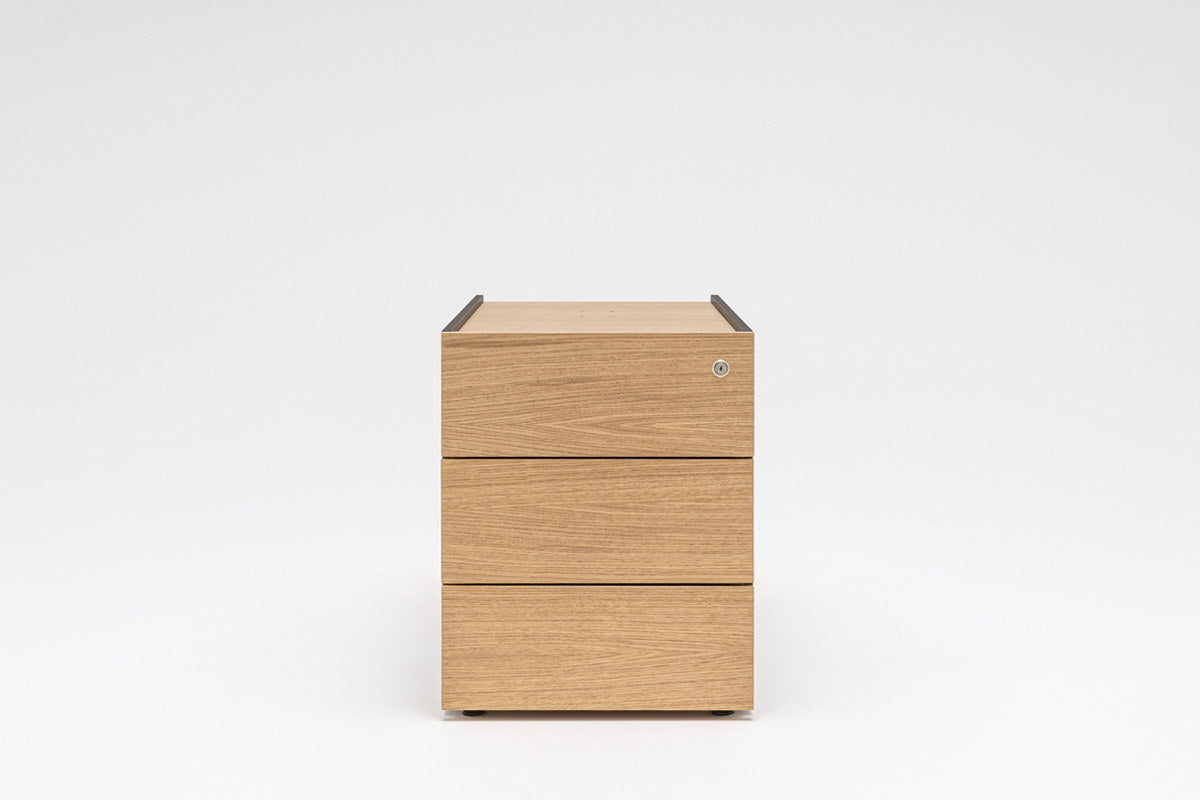 Korpus Viga Container von Mdd aus Holz mit geschlossenen Schubladenfronten