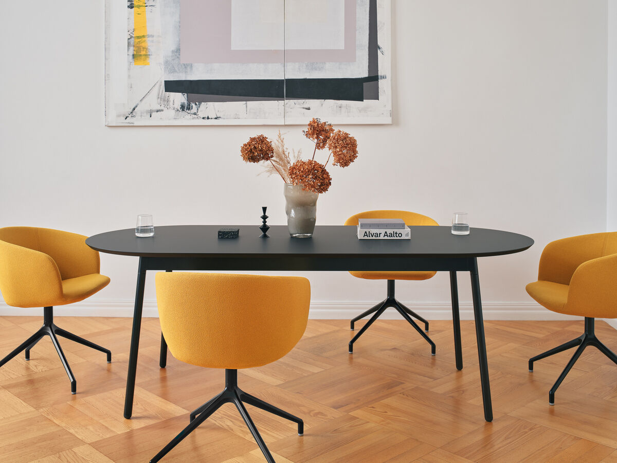 Moderner Drehstuhl Grace GRP19K mit schickem Design, flexibler Drehbasis und ergonomischer Unterstützung für optimalen Sitzkomfort.