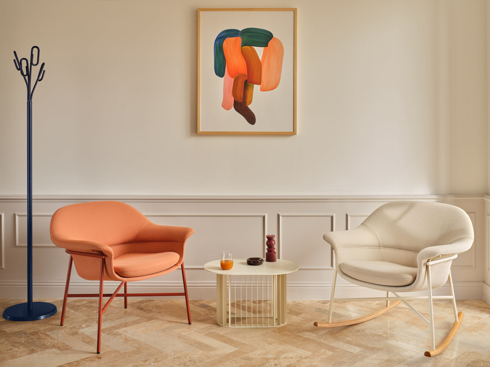 Stylischer Ismo IS04 Schaukelstuhl von Mdd, der mit seinem zeitgemäßen Design und bequemen Sitz für gemütliche Stunden sorgt.
