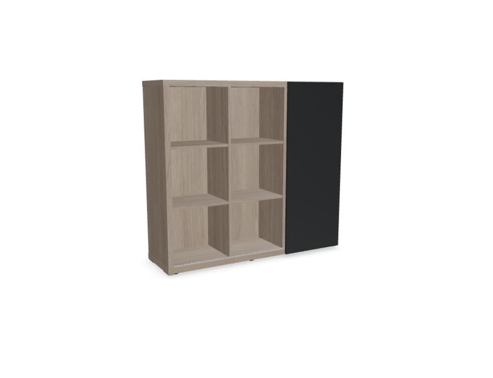 Foto des Mito MIT7 Chefzimmerschranks von Mdd aus der Büroschrank-Kollektion, zeigt den eleganten, weißen Schrank mit glatten Oberflächen, Metallgriffen und sichtbarer Innenaufteilung für Aktenordner, Ordner und Büromaterial in einem modernen Arbeitsumfeld.