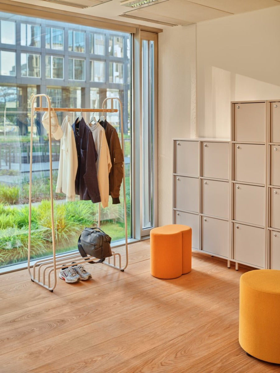 Eleganter Mix MX01 Hocker von MDD, perfekt für zeitgemäße Wohnräume, vereint Komfort und ästhetische Vielfalt in einem einzigartigen Möbelstück.