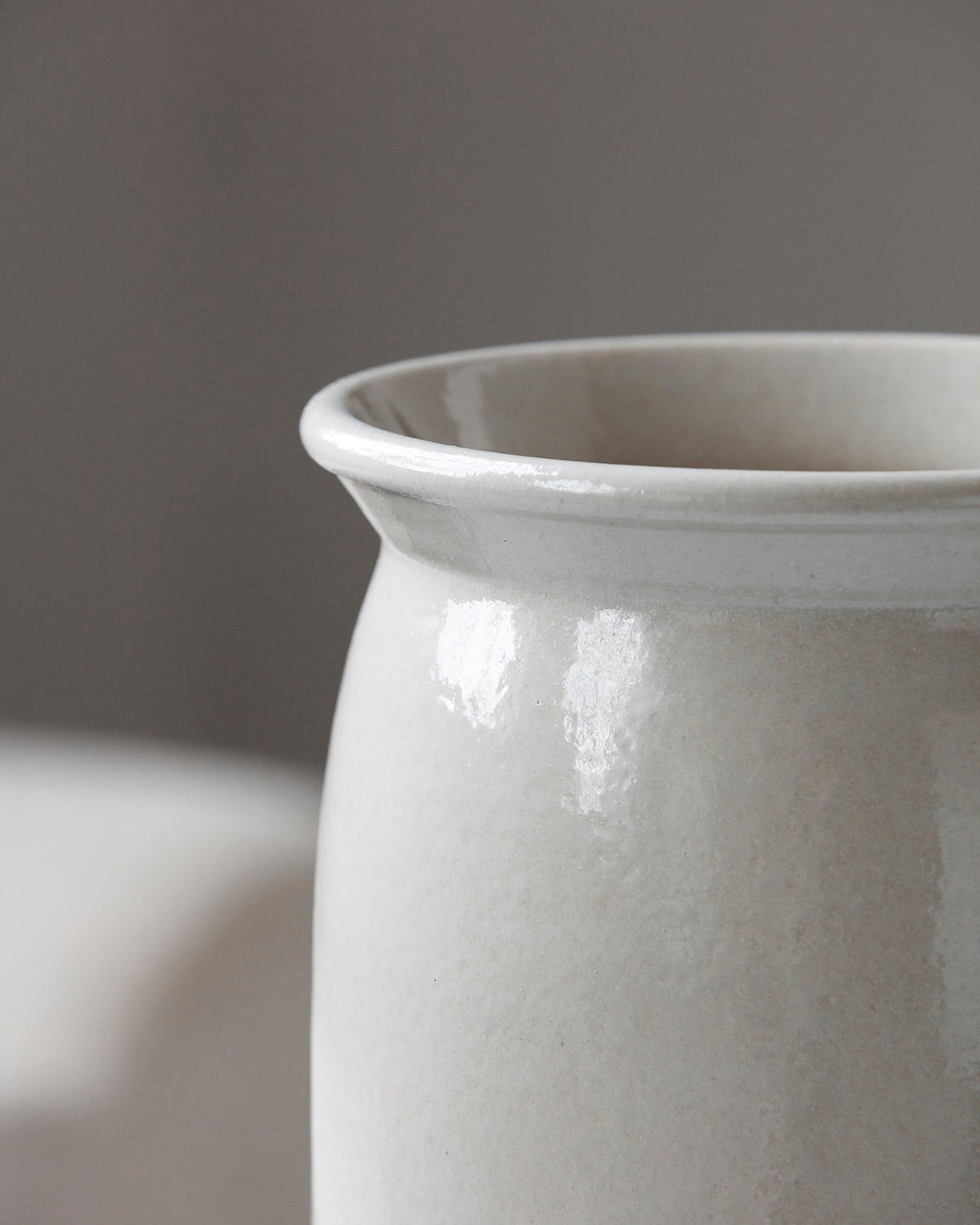 Keramiktopf, MKDecor, Muschelgrau in Muschelgrau präsentiert im Onlineshop von KAQTU Design AG. Zahnbürstenhalter ist von Meraki