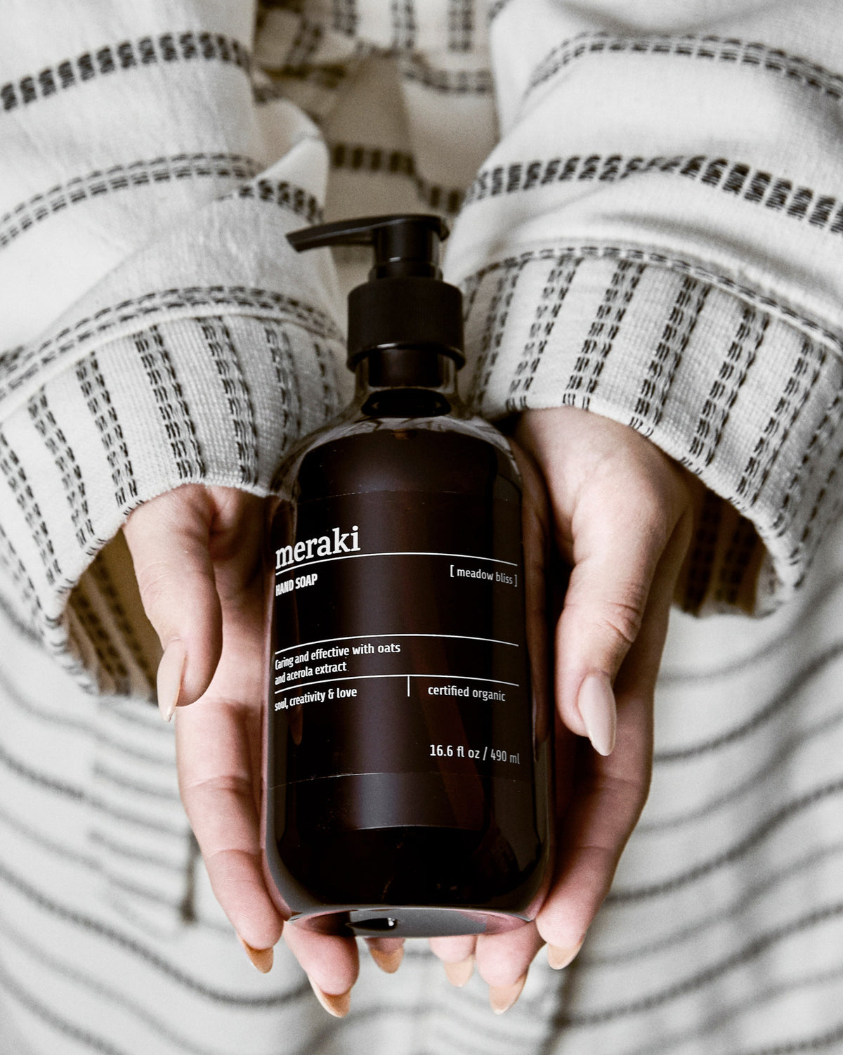 Hand soap, Meadow bliss in Braun präsentiert im Onlineshop von KAQTU Design AG. Seife ist von Meraki